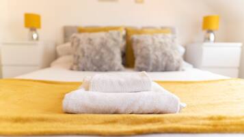 Apartment, 1 Bedroom | 1 bedroom, desk, iron/ironing board, free WiFi