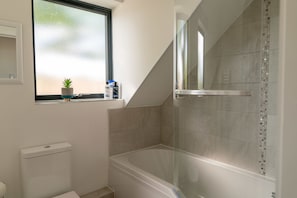 Apartment, 1 Bedroom | Bathroom | Shower, free toiletries, hair dryer, towels