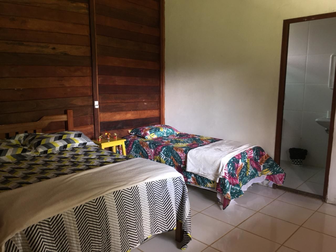 Minibar, escritorio, espacio para trabajar con laptop y wifi gratis 