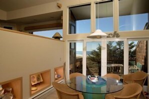 Dining - Monterey Dunes Beachfront...Beautiful views, Gorgeous home, come enjoy the beach! (Moss Landing)