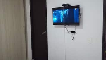 3 chambres, fer et planche Ă repasser, Wi-Fi, draps fournis