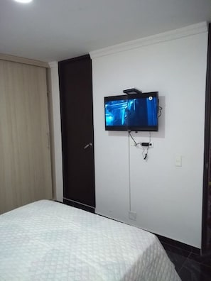 3 chambres, fer et planche Ă repasser, Wi-Fi, draps fournis