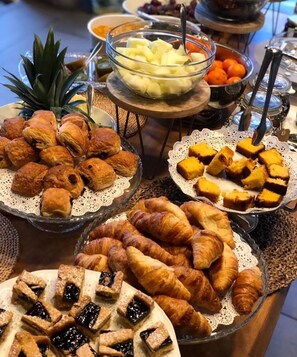Free daily buffet breakfast