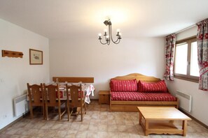 Dining - 2nd floor, balcony, tv, ski locker, 40m², Val Cenis (Lanslevillard)