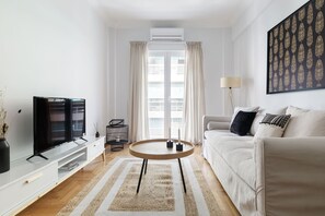 Apartment, 2 Bedrooms, City View | Living room