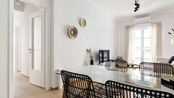 Apartment, 2 Bedrooms, City View | In-room dining