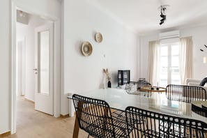 Apartment, 2 Bedrooms, City View | In-room dining