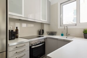 Apartment, 2 Bedrooms, City View | Private kitchen