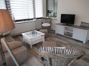 TV, videogames, DVD player, pebolim