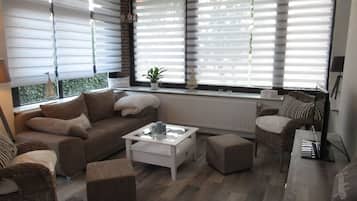 Fernseher, Videospiele, DVD-Player, Tischfußball