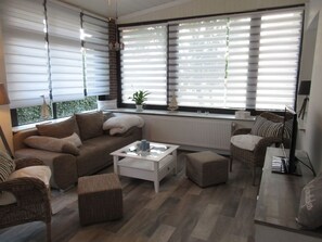 Fernseher, Videospiele, DVD-Player, Tischfußball