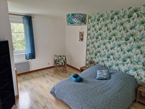 3 bedrooms, iron/ironing board, travel crib, WiFi