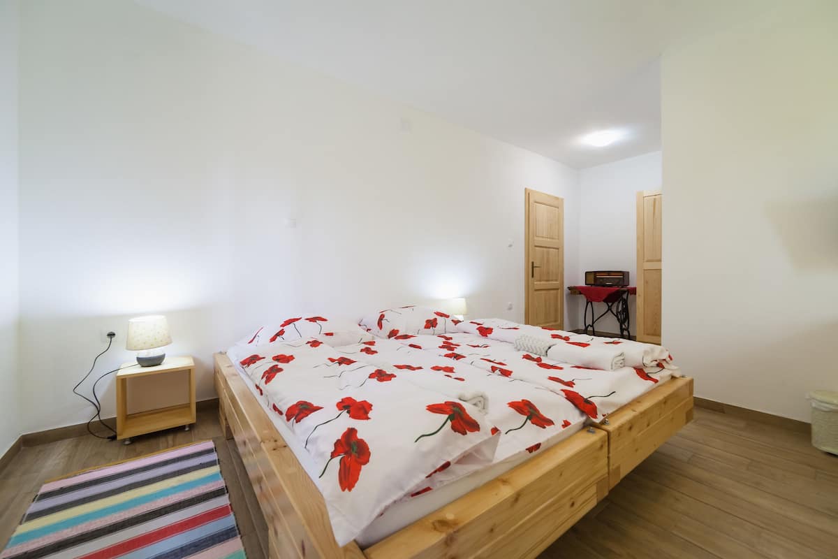 Deluxe Double Room | 1 bedroom, memory-foam beds, in-room safe, desk
