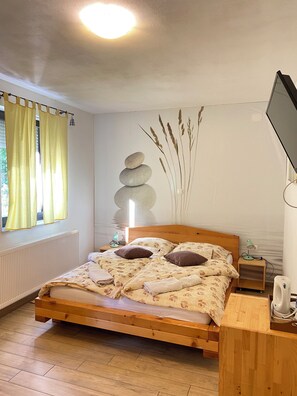 Triple Room | Memory foam beds, in-room safe, desk, laptop workspace - House Maka (Plitvicka Jezera)
