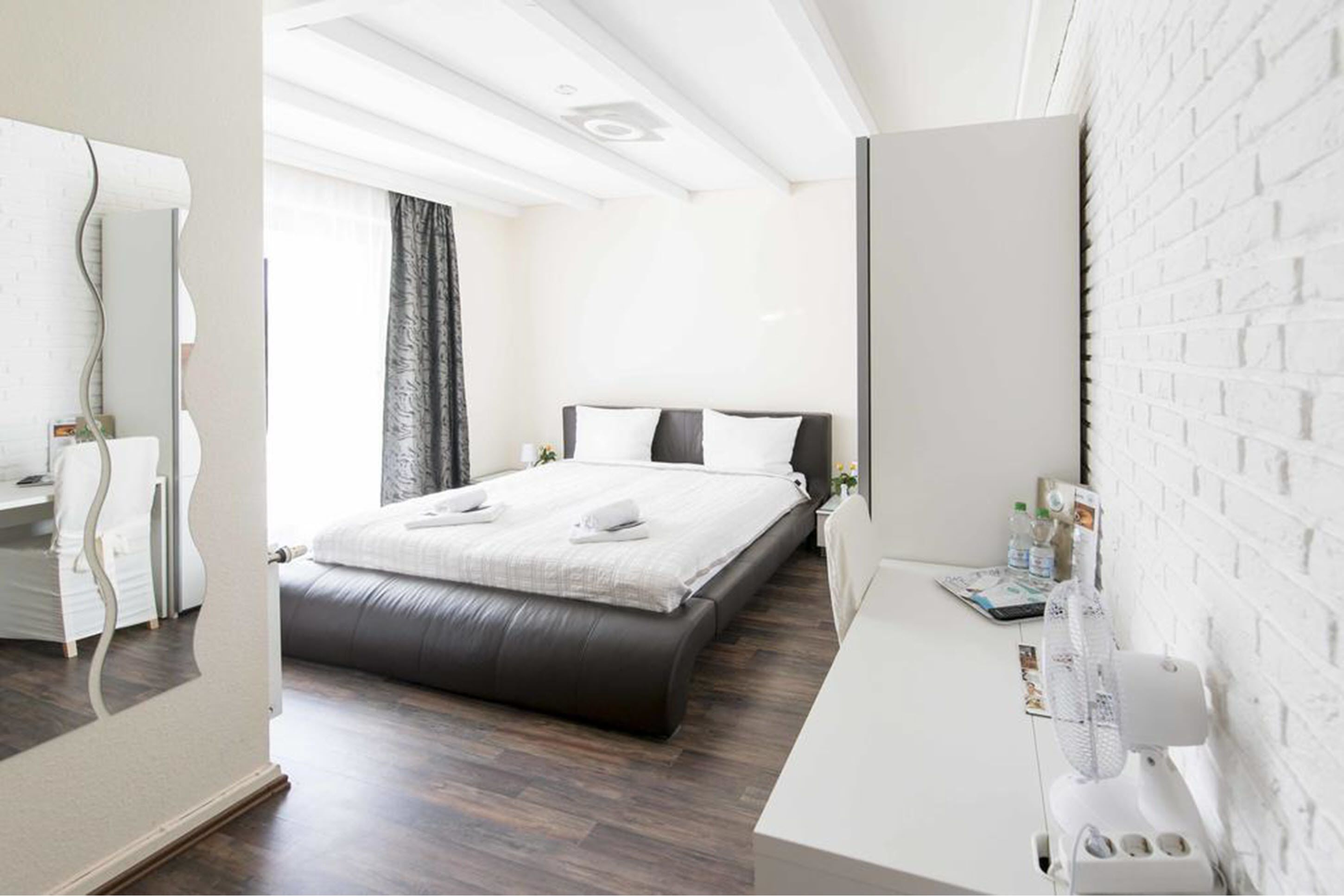 Double Room, Shared Bathroom | Desk, free WiFi, bed sheets