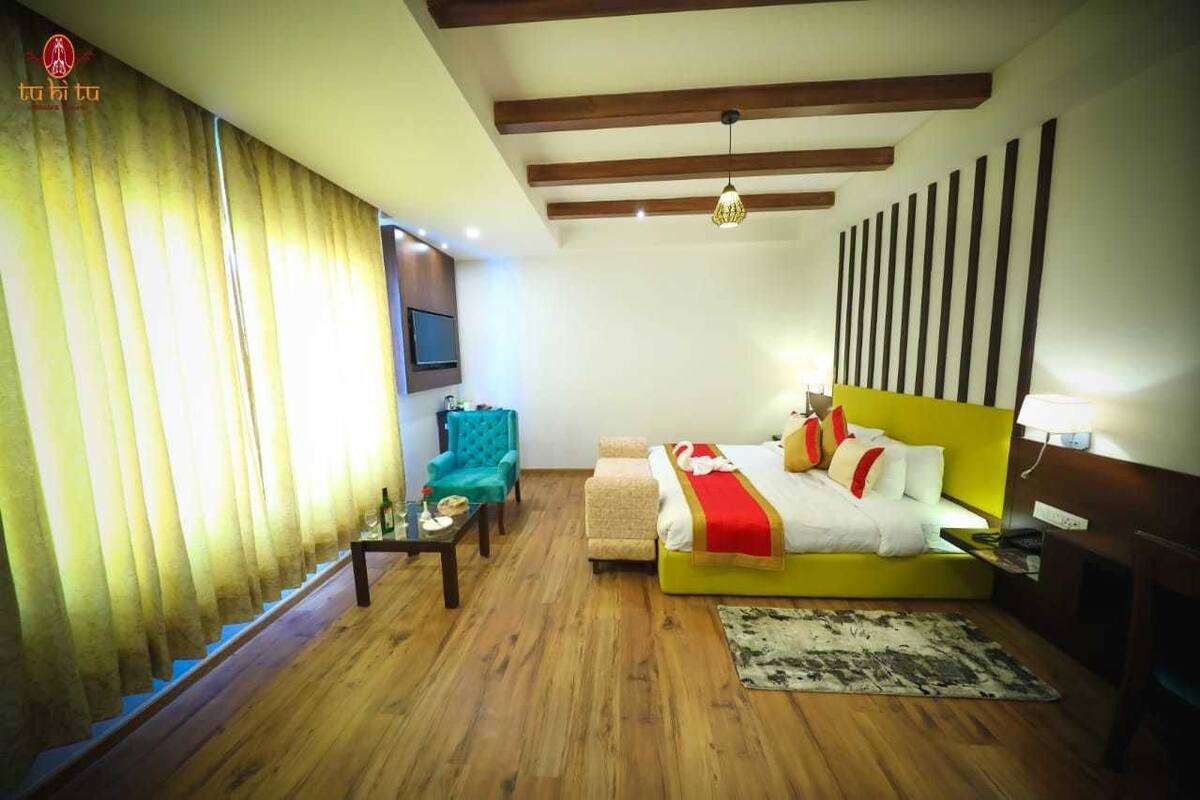 Romantic Suite, Mountain View | Soundproofing, cribs (surcharge), rollaway beds (surcharge), WiFi (free)