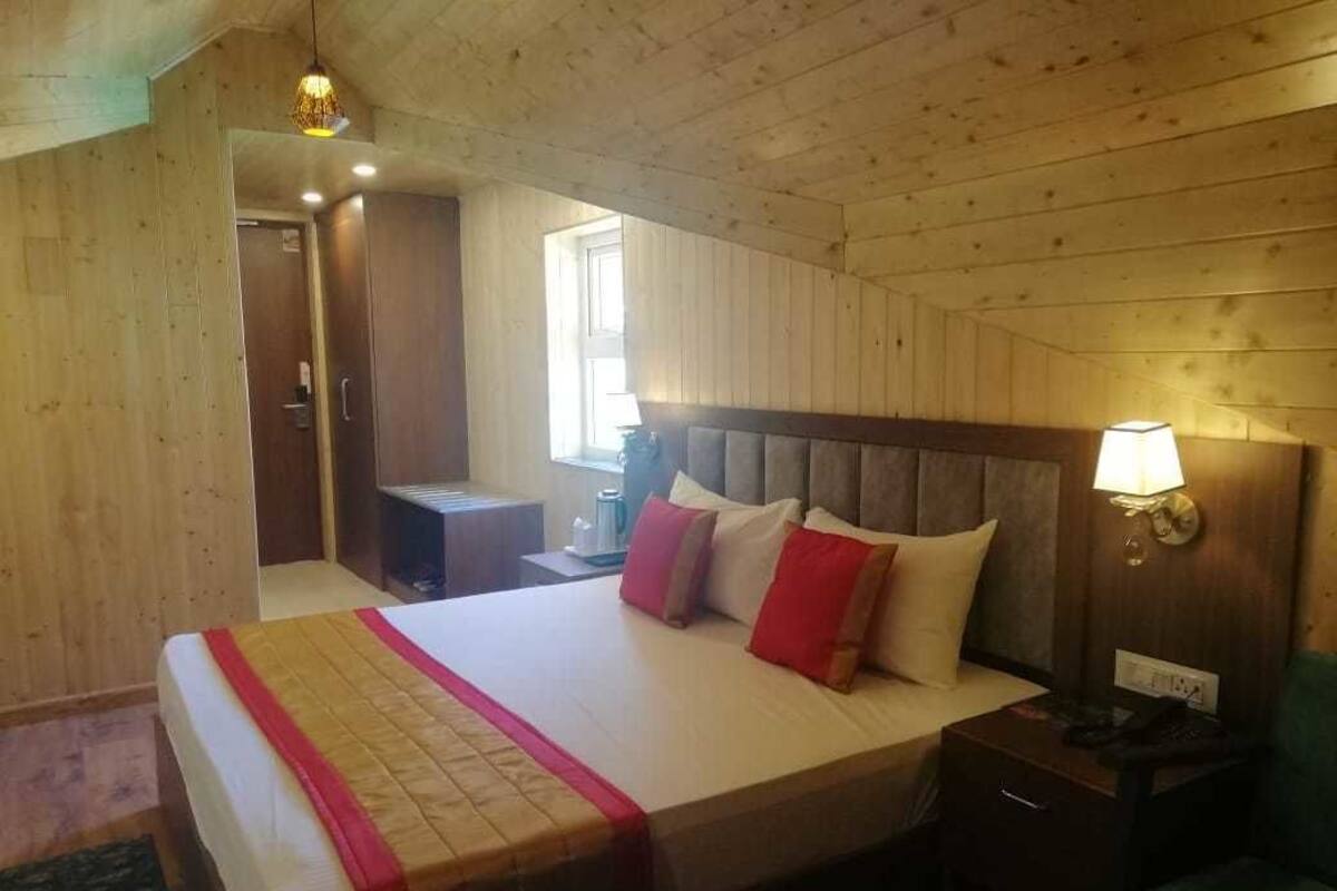 Standard Double Room, 1 Double Bed, Valley View | Soundproofing, cribs (surcharge), rollaway beds (surcharge), WiFi (free)