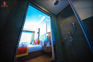 Luxury Double Room, Mountain View | Bathroom | Slippers
