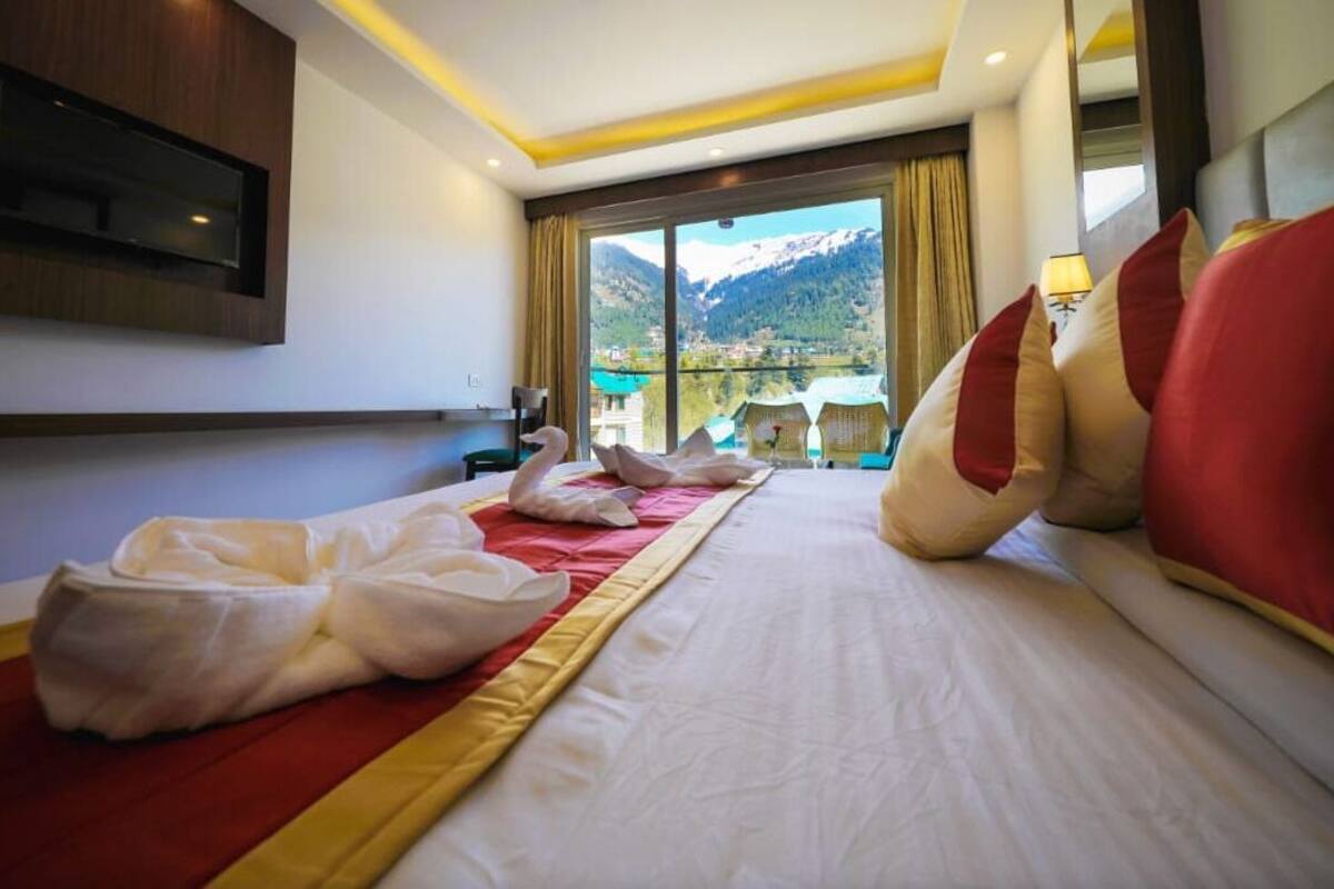 Luxury Double Room, Mountain View | Soundproofing, cribs (surcharge), rollaway beds (surcharge), WiFi (free)