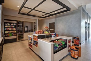 Snack bar - Hilton Garden Inn Lansing West (Lansing)