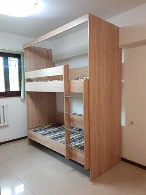 Dortoir partagé (4 Beds, Men Only or Women Only) | Rideaux d’obscurcissement, fer et planche à repasser