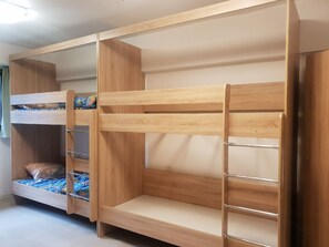 Sovsal (6 Beds, Men Only or Women Only) | Mörkläggningsgardiner, strykjärn/strykbräda, gratis wi-fi och sängkläder