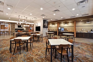 Free daily continental breakfast  - Fairfield Inn & Suites by Marriott Milwaukee North (Milwaukee)