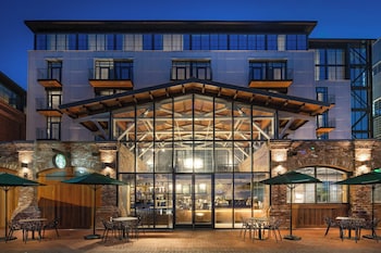 12 restaurants, breakfast, dinner, brunch served; German cuisine at JW Marriott Savannah Plant Riverside District