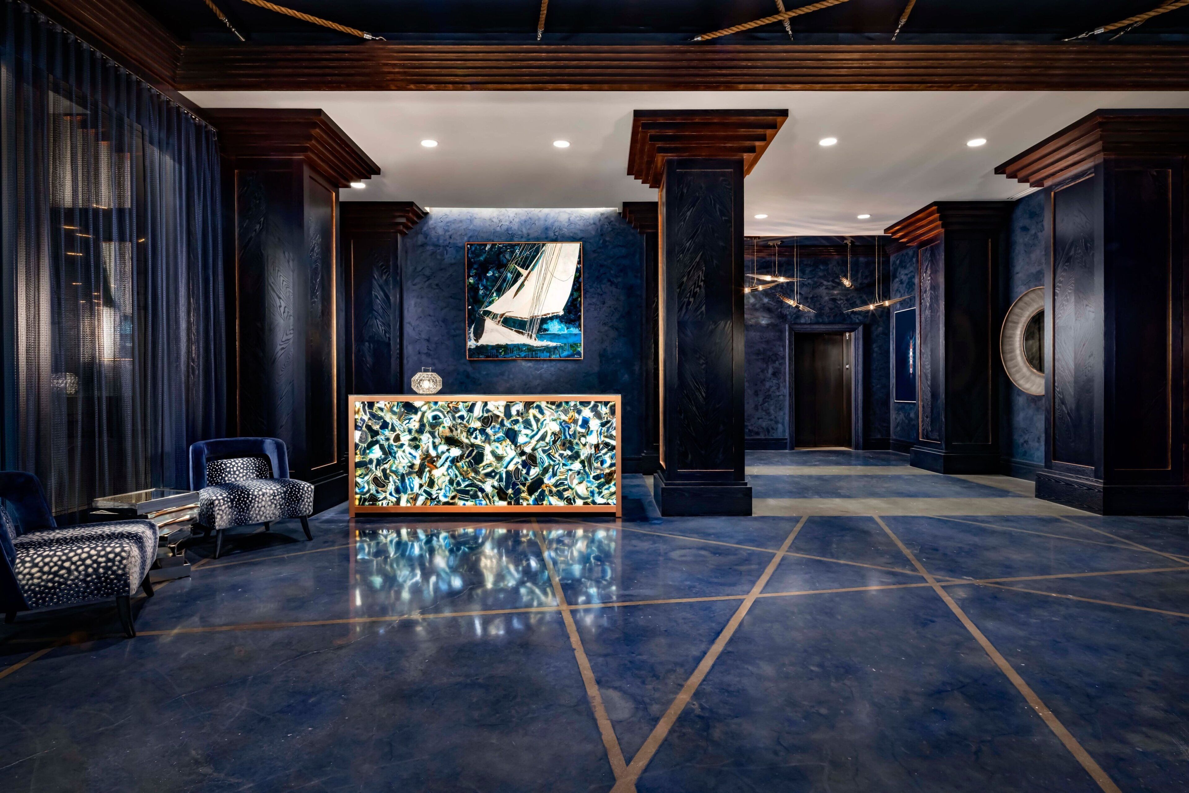 3 bars/lounges, tapas bar, gastropub, rooftop bar