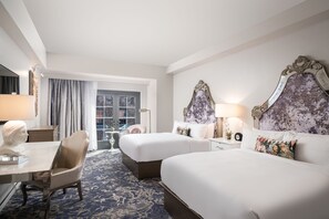 Minibar, coffre-fort, bureau