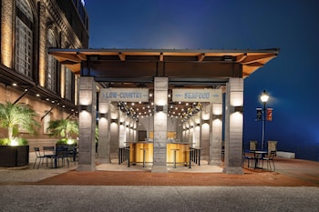 12 restaurants, breakfast, dinner, brunch served; German cuisine at JW Marriott Savannah Plant Riverside District