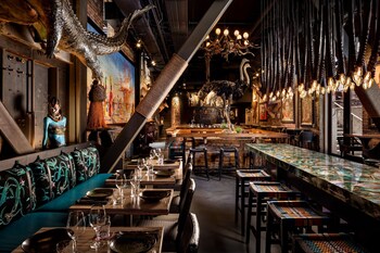 3 bars/lounges, tapas bar, gastropub, rooftop bar at JW Marriott Savannah Plant Riverside District