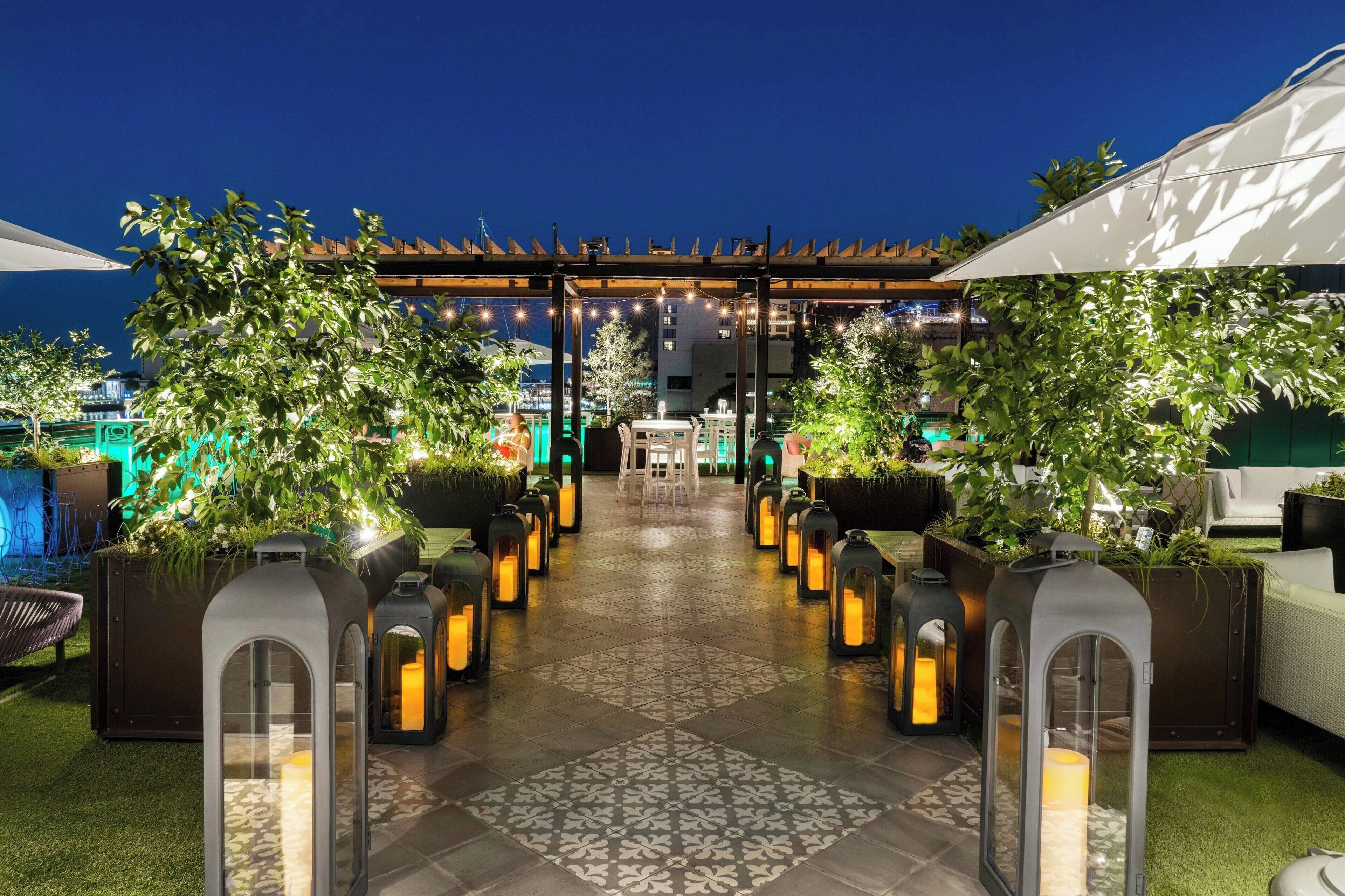 12 restaurants, breakfast, dinner, brunch served; German cuisine