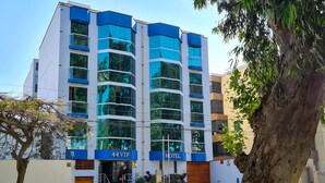 A modern hotel building with a blue and white facade, large windows, and a sign indicating it is a 44 VIP hotel. - 44 Vip Hotel (Lima)