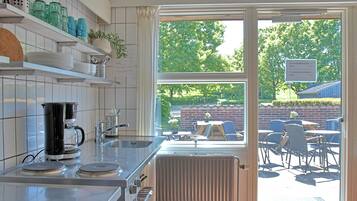 Køleskab, mikrobølgeovn, ovn, kogeplade