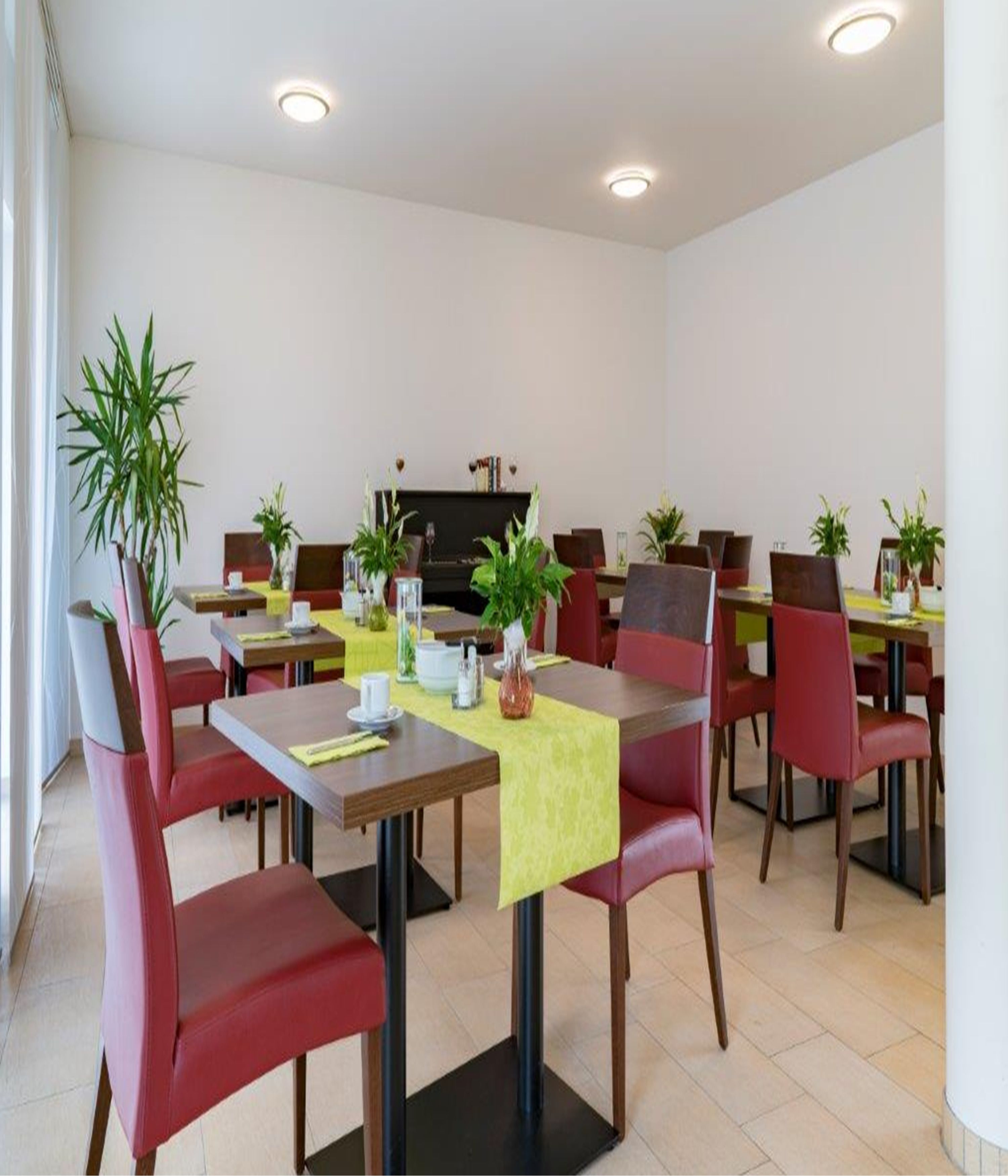 Tägliches Frühstücksbuffet gegen Gebühr