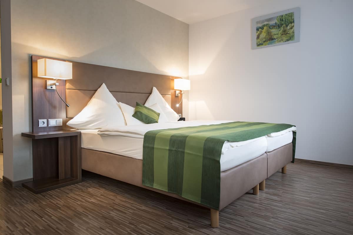 1 slaapkamer, een minibar, een kluis op de kamer, een bureau