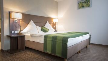 1 chambre, minibar, coffres-forts dans les chambres, bureau