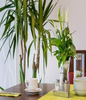 Daily buffet breakfast (EUR 8 per person) - Weinpension Haberkern (Erlenbach)