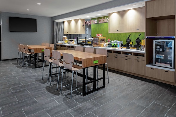 Free daily buffet breakfast - Home2 Suites by Hilton North Charleston-University Blvd (North Charleston)