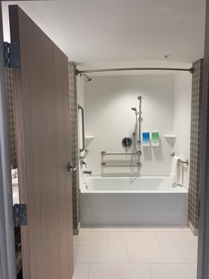 Kostenlose Toilettenartikel, Haartrockner, Handtücher, Seife