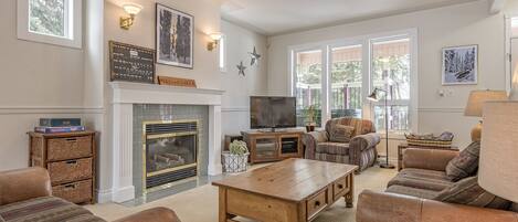 Televisión y chimenea