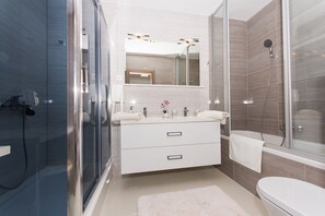 Haartrockner, Handtücher, Toilettenpapier