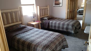 4 عدّة غرف نوم وواي فاي مجانًا وملاءات أسرّة