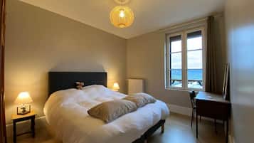 4 chambres, chambres insonorisées, fer et planche à repasser