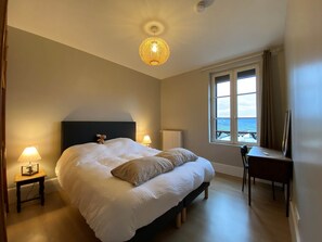 4 bedrooms, soundproofing, iron/ironing board, free WiFi