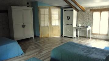 1 bedroom, free WiFi, bed sheets