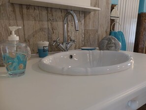 Hårtork och handdukar