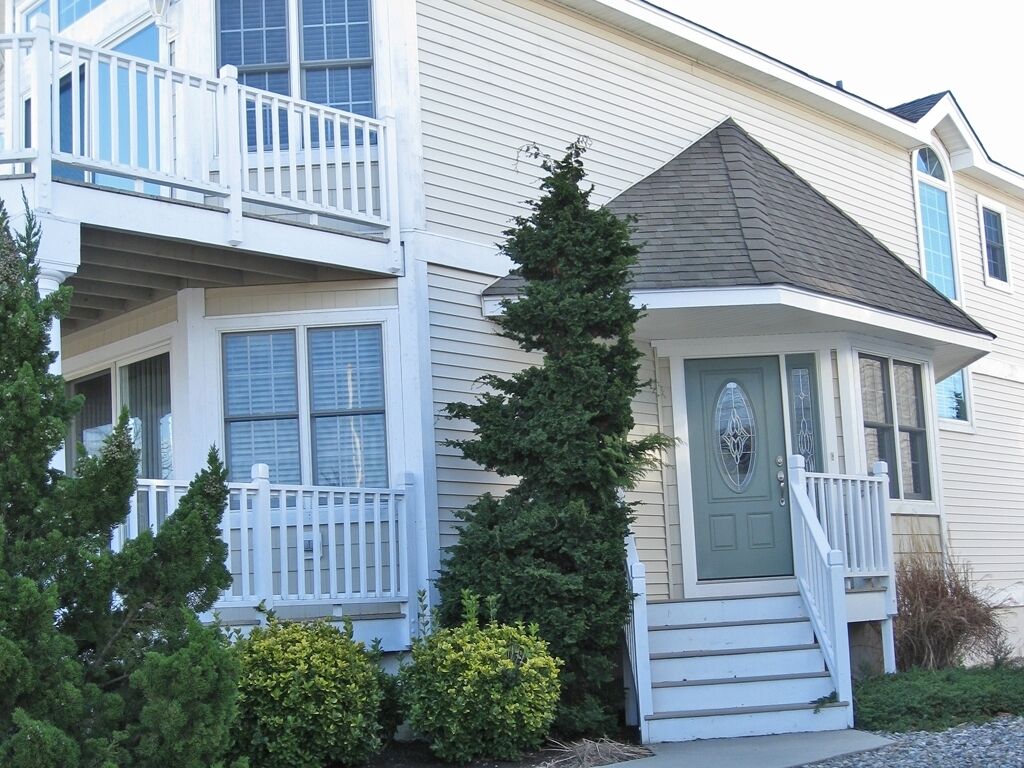 Beachblock, Avalon-style home located in the north end of Avalon.
