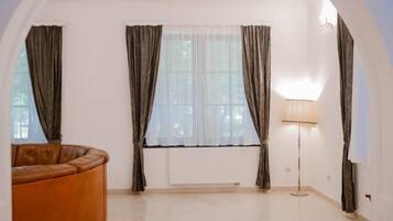Presidential Apartment, Garden View | Premium bedding, in-room safe, desk, laptop workspace